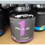RULE ONE Casein | Premium Micellar Casein ДЕФОРМИРАНА КУТИЯ 1820 гр - ВКУС ШОКОЛАД  на супер цена